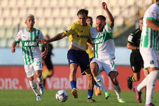 ml_ufsbt's tweet photo. 🇮🇹 #Italy, Serie B, April 12, Round 33 🏆
Modena FC vs. Sassuolo Calcio
Modena: Masters of mediocrity with a knack for draws; score 1.25, concede 1.1875 per game. 🤷‍♂️  
Sassuolo: Goal-scoring giants with a massive +37 goal difference; score 2.1875, concede 1.03125. 🏆  
Expect Sassuolo to attack and Modena to defend like their lives depend on it.  
Prediction: Sassuolo 2-1, but Modena might pull another draw! 🍿
#SerieB #Calcio #football #soccer #preview #insight #betting