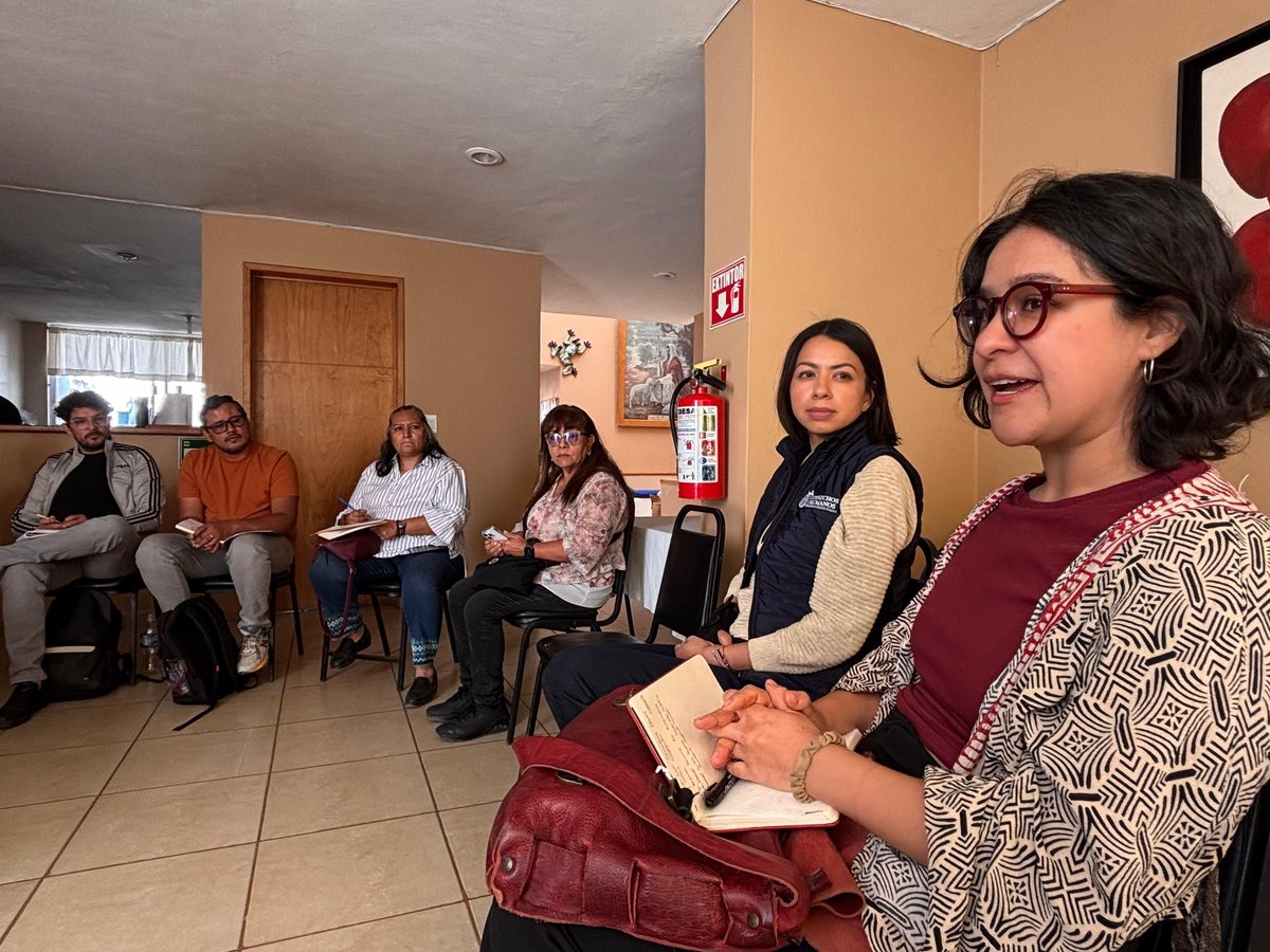 lizesparzaf's tweet photo. ¡Buen día y #FelizSábado en familia!😀🫶 En #Guanajuato seguimos fortaleciendo la cultura de #DerechosHumanos y esta semana fue muy productiva:
✅ Nos reunimos con asociaciones civiles que apoyan a personas migrantes en tránsito. https://t.co/2opO4yZGX8
