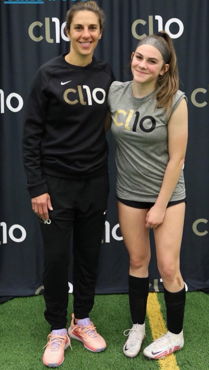 LilaYSoccer2028's tweet image. This picture will always bring a smile to my face ! @CarliLloyd Your book helped me so much with my confidence. Thank you for inspiring me to always work hard and never give up on my dreams. #CL10