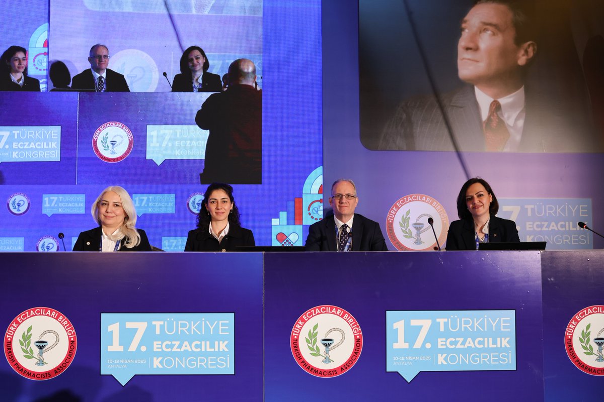 tebkurumsal's tweet photo. "Sağlıkta İyileşmenin Anahtarı: Eczacı" temasıyla yola çıktığımız 17.Türkiye Eczacılık Kongremiz üçüncü günü, alanında uzman akademisyenlerin ve meslektaşlarımızın katkılarıyla onbir oturumla devam etti.

Bölge Eczacı Odası Başkanlarımızın moderatörlüğünde yürütülen oturumlarda, mesleğimizin güncel dinamikleri, bilimsel gelişmeler ve mesleğimizin geleceğine yönelik yaklaşımlar çok yönlü bir bakış açısıyla ele alındı.

Kongremizin üçüncü günündeki bilimsel oturumlar,
•Polifarmasi ve Hasta Güvenliği: Etkileşimlerden Kaçınmak
•Obezite ve Kilo Kontrolünde Eczacı Danışmanlığı
•Eczacılıkta Girişimcilik
•Kadın Sağlığı ve Eczacı Danışmanlığı
•Eczane İşletmeciliğinde Verimlilik ve Stok Optimizasyonu
başlıkları ile Vizyon, Bilim ve Gelecek salonlarında gerçekleştirildi.

Eczacılarımız, akademisyenlerimiz ve tüm paydaşlarımızla bir araya gelerek mesleğimizin geleceğine yön verecek vizyonları, yenilikçi fikirleri ve ortak umutları paylaşmanın gururunu yaşıyoruz.

#TürkiyeEczacılıkKongresi