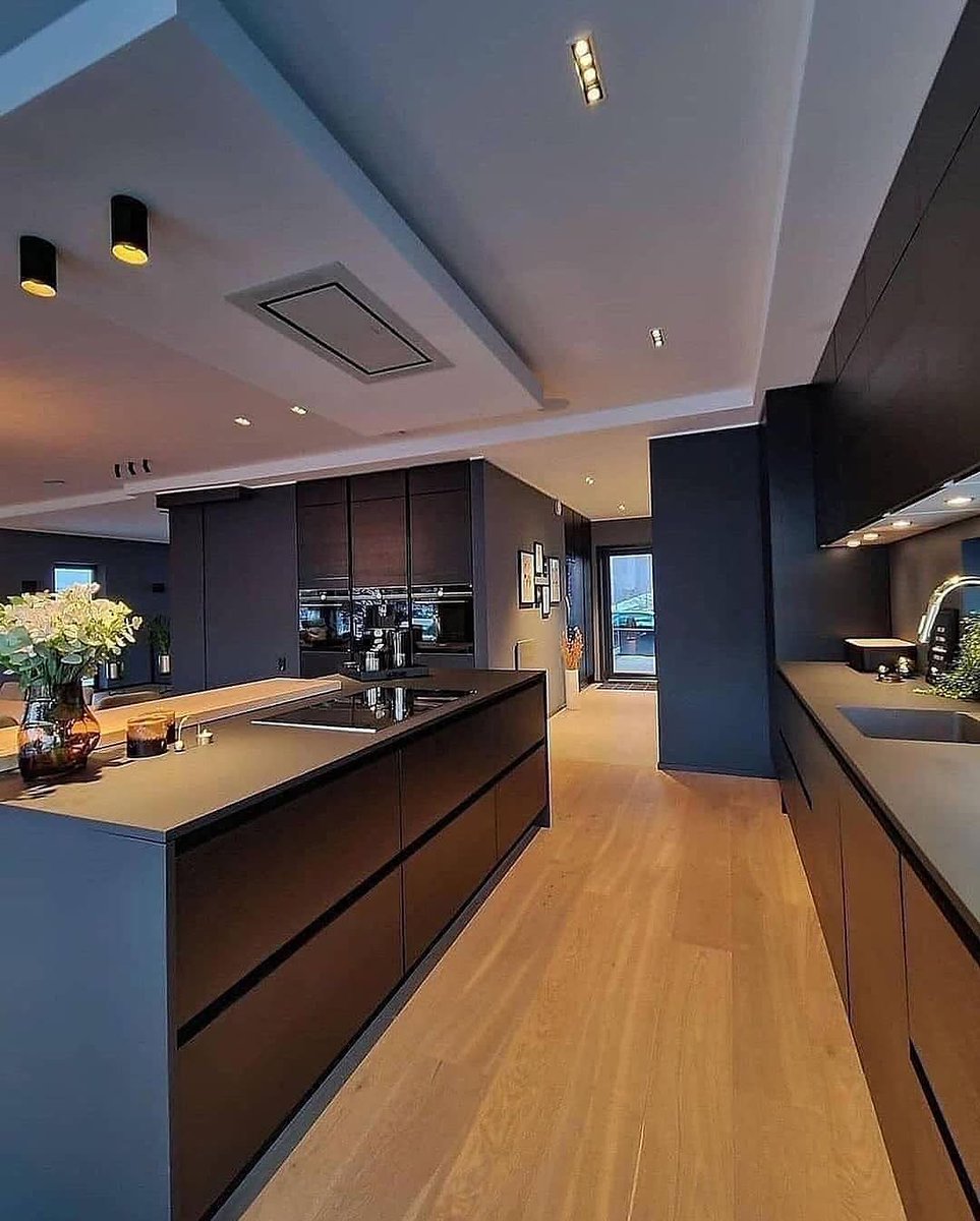 INTERIOR HUNT tweet media