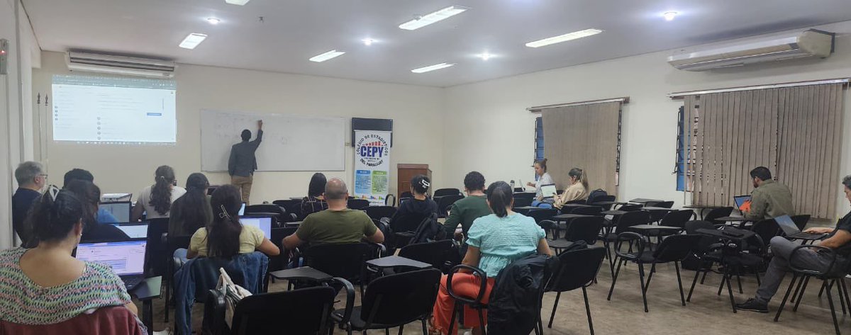 Cepy_py's tweet photo. Segundo día de clases del Curso STATA con datos del CAN2022.  FAO-CEPY 
@FAOParaguay @Cepy_py 
#stata https://t.co/iBOFp7DRCO