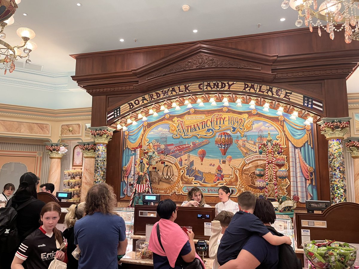 Petit passage par le Boardwalk Candy Palace, tout juste rénové. Il a rouvert ses portes hier !