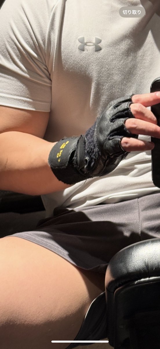 普通に丈短過ぎて逮捕されると思う。