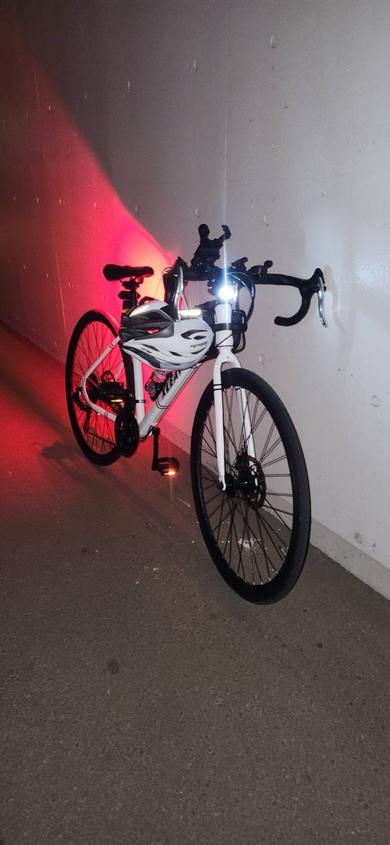 mst_224's tweet photo. 今日はロードバイク久しぶりに乗りたいなぁとかほざいときます笑笑
 #AssolutoRacing は新しく車を買うためにお金貯めてる途中です！お楽しみに！ https://t.co/KBJXIE9o2V