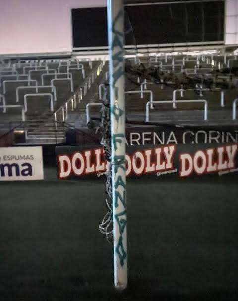 avant1p4lestra's tweet photo. O desespero dos gambás pra “igualar” essa provocação aqui é comovente. 

Dói neles até hoje ter o estádio invadido e fazem de tudo pra chegar perto, mas nunca conseguem. https://t.co/uoo8Tzz7gj