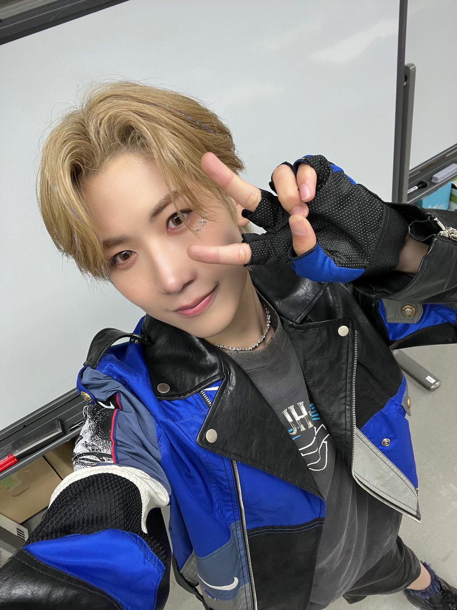 実は目の下に××があったんだ😵 チークもポイントだよ😚 #HAYATO