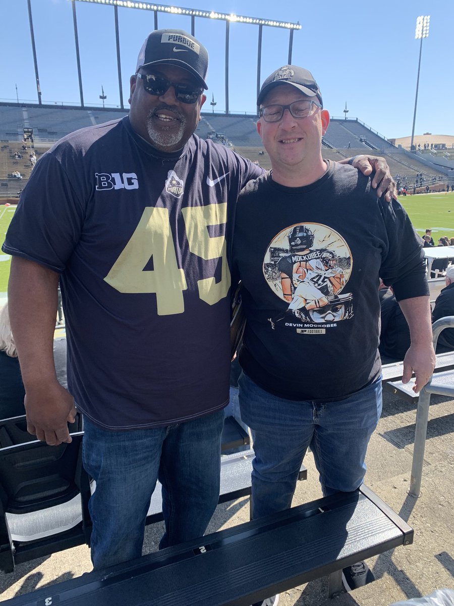 cmockobee's tweet photo. Found this fella sporting the shirt I designed while attending the spring showcase. He said he knew who I was because he said I beat him out of a few of Devin’s cards on EBay. #FootballFans https://t.co/TR4gxnobrs
