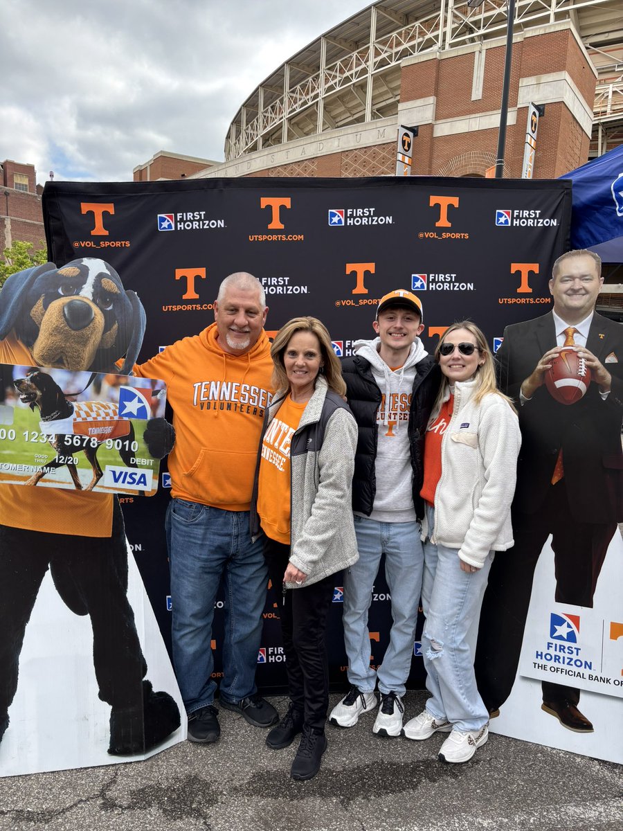 KelliWithAnI_38's tweet photo. @MorganWallen where you at?! 
#govols
#springgame 
We are really here for @MorganWallen https://t.co/qk5QvUmxww