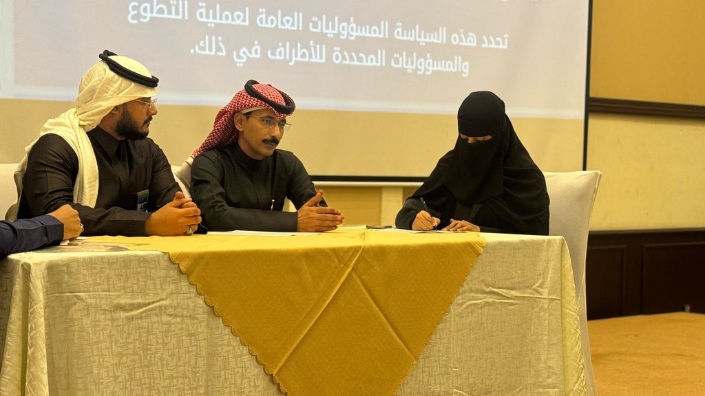 “وقعنا العقد أخيراً وصارت فقَره على سن ورقبة!
ندور وجيه تلمع وتنضم لعصابة فقَرة… 🤩🩻

جاهز تنورنا؟

” #فقره_التطوعي ”