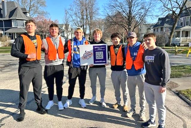 LTFootballFans's tweet photo. Thank you @LyonsTwpFball Players for waking up early and helping with the #Dist102 Fun Run. We appreciate you and the community thanks you! ๐๐๐๐ https://t.co/qW2ddkkeIY