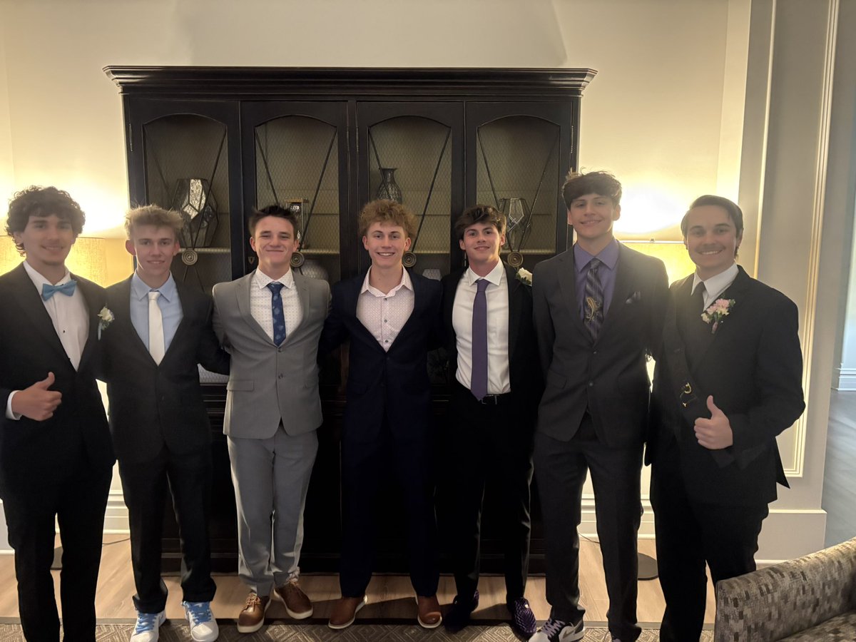 LHSCougarball's tweet photo. The Cougars clean up nice!! Looking good for prom, gentlemen!
#cougdawgs #makeembeatyou https://t.co/W7Co2o5mZc