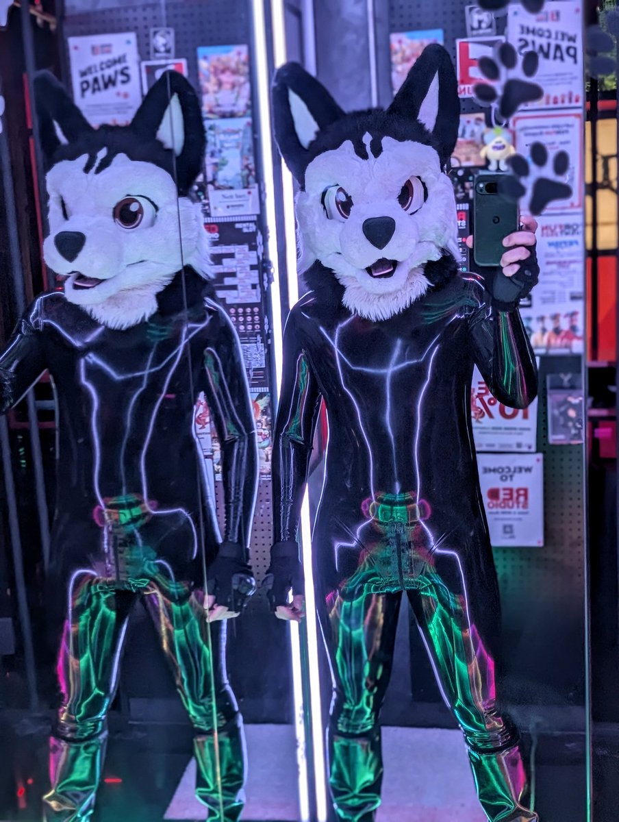 Shiny Esky Saturday Night ✨

#eskyforfun #500cafebangkok #rubberfur