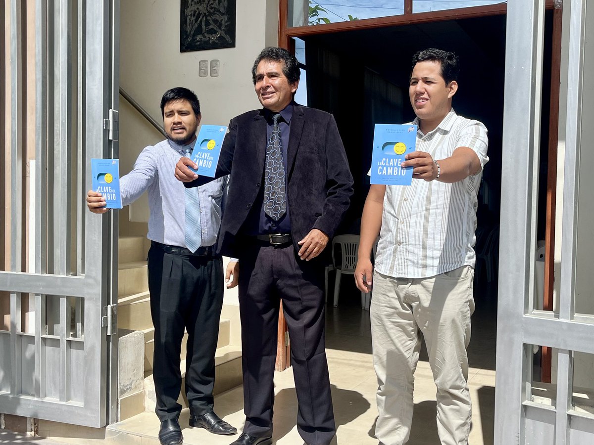 AdventistasMPN's tweet photo. ¡Iniciamos #ImpactoEsperanza en la Iglesia Los Olivos! con alegría, comenzamos la gran misión de compartir el libro “La Clave del Cambio” 📖✨Cada miembro se ha unido con entusiasmo para llevar esperanza y transformación a cada hogar.

#LaClaveDelCambio #PerúSíLee https://t.co/Uq0hsZacoy