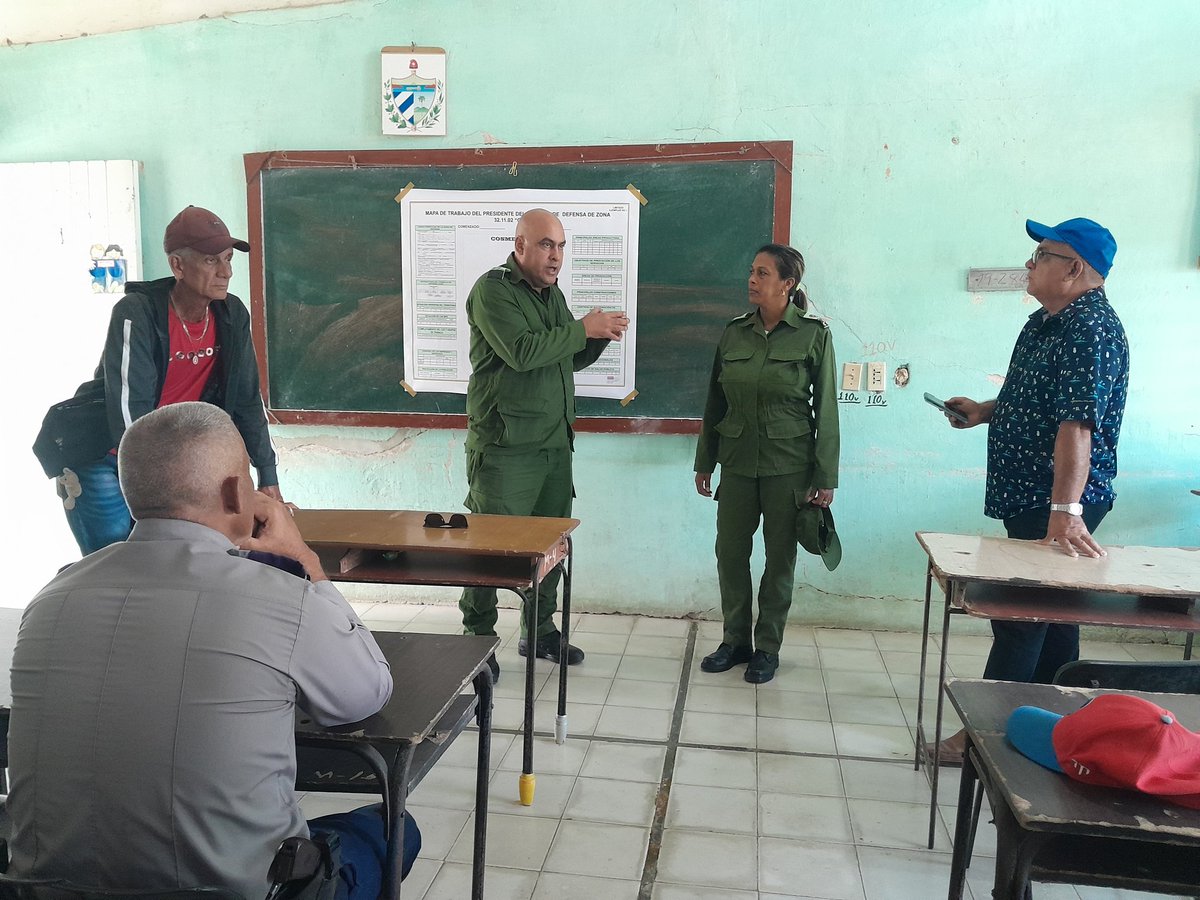 "¡Participación popular en acción! �🏘️ En #Mayarí, los vecinos de Cosme Batey y Chavaleta demostraron hoy preparación para la defensa ante amenazas enemigas o eventos naturales adversos. Estructuras listas, pueblo unido. #CubaProtege 🇨🇺 
#HonorHolguinero #CubaLibre <a href="/QueipoRuiz/">Joel Queipo Ruíz</a>
