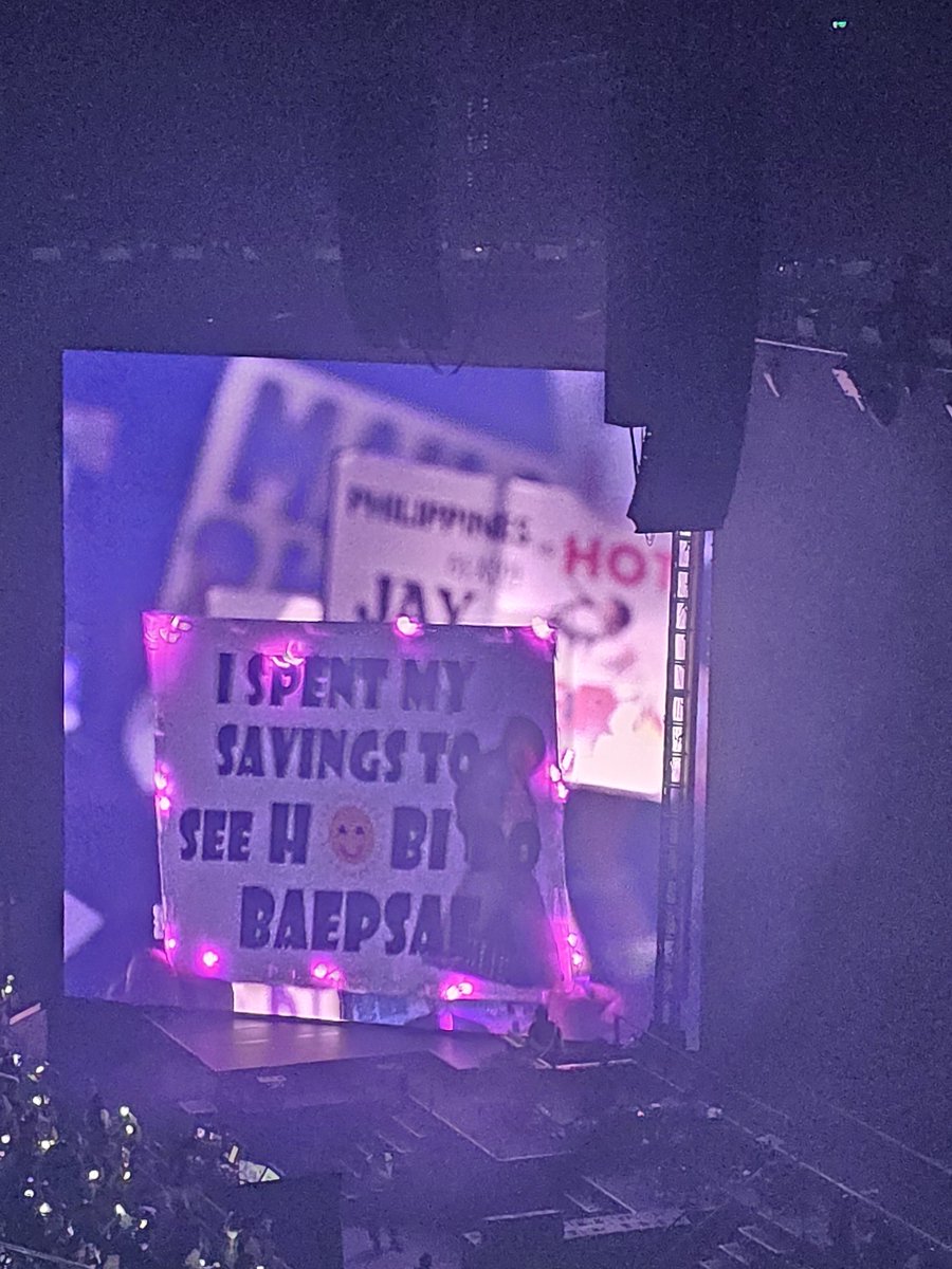 kookiejelly_'s tweet photo. Some of my fave fan slogans earlier
Filipino ARMYs = witty level 7107%!!!!!!
#HOPE_ON_THE_STAGE_TOUR_Manila #HOPE_ON_THE_STAGE_TOUR #HOS_TOUR_MANILA #HOS_TOUR #ι²εΌΎε°εΉ΄ε #λ°©νμλ
λ¨ #bts #beyondthescene #kookiejelly https://t.co/neF7aUqoU0