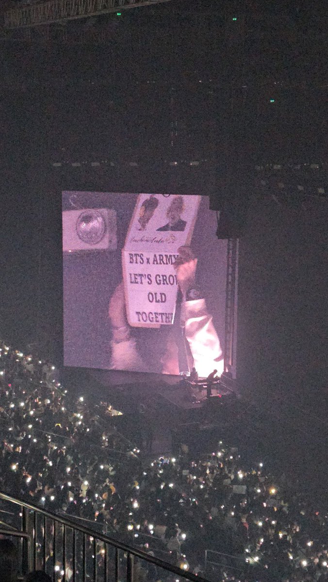 kookiejelly_'s tweet photo. Some of my fave fan slogans earlier
Filipino ARMYs = witty level 7107%!!!!!!
#HOPE_ON_THE_STAGE_TOUR_Manila #HOPE_ON_THE_STAGE_TOUR #HOS_TOUR_MANILA #HOS_TOUR #ι²εΌΎε°εΉ΄ε #λ°©νμλ
λ¨ #bts #beyondthescene #kookiejelly https://t.co/neF7aUqoU0