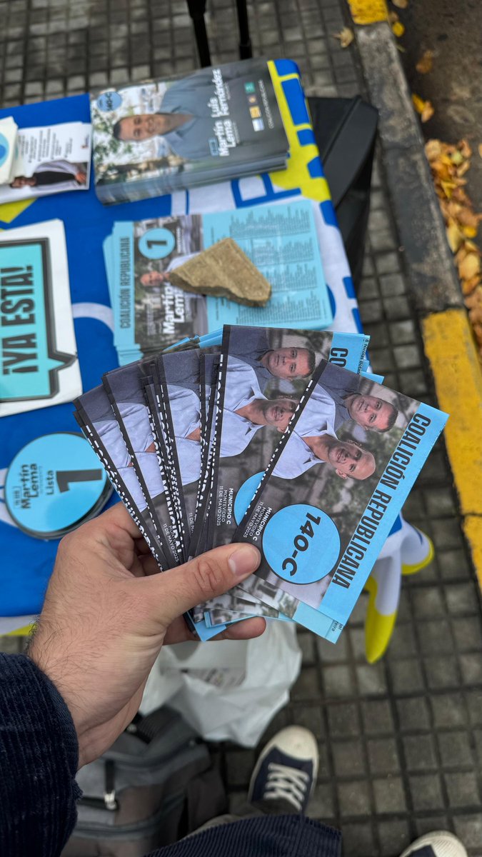 Esta mañana en la Feria de Asencio, charlando con vecinos y compartiendo ideas. Gracias por la recepción y el afecto. Con la Lista 1 <a href="/MartinLemaUy/">Martin Lema</a> la 140-C seguimos cerca, caminando el barrio con compromiso.
#YaEstá