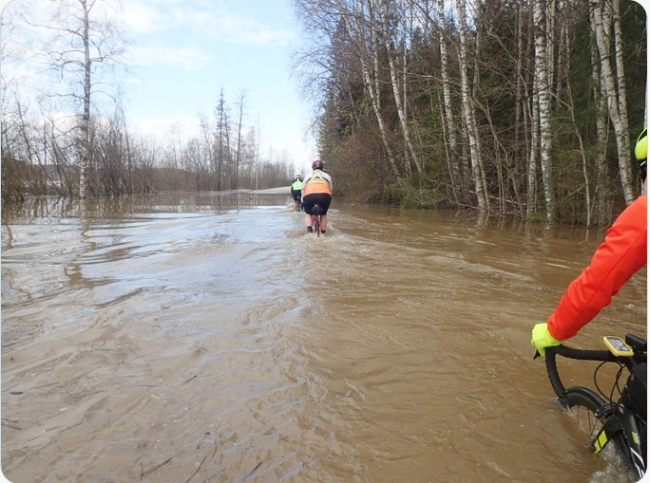 ttvmatti's tweet photo. #Espoo200 #randonneur-polkaisu on varma kevään merkki. @mkpaa on osannut valita tapahtuman ajankohdan aina huolella: 2022 oli vähän märempää, 2024 valkoisempaa, tänään aamu alkoi nollakelillä ennen kevään paluuta :)) 
@RandonneursFi https://t.co/OF5Rq2rO7B