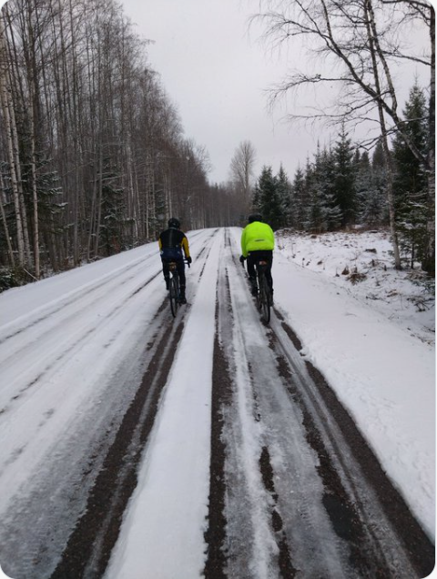 ttvmatti's tweet photo. #Espoo200 #randonneur-polkaisu on varma kevään merkki. @mkpaa on osannut valita tapahtuman ajankohdan aina huolella: 2022 oli vähän märempää, 2024 valkoisempaa, tänään aamu alkoi nollakelillä ennen kevään paluuta :)) 
@RandonneursFi https://t.co/OF5Rq2rO7B