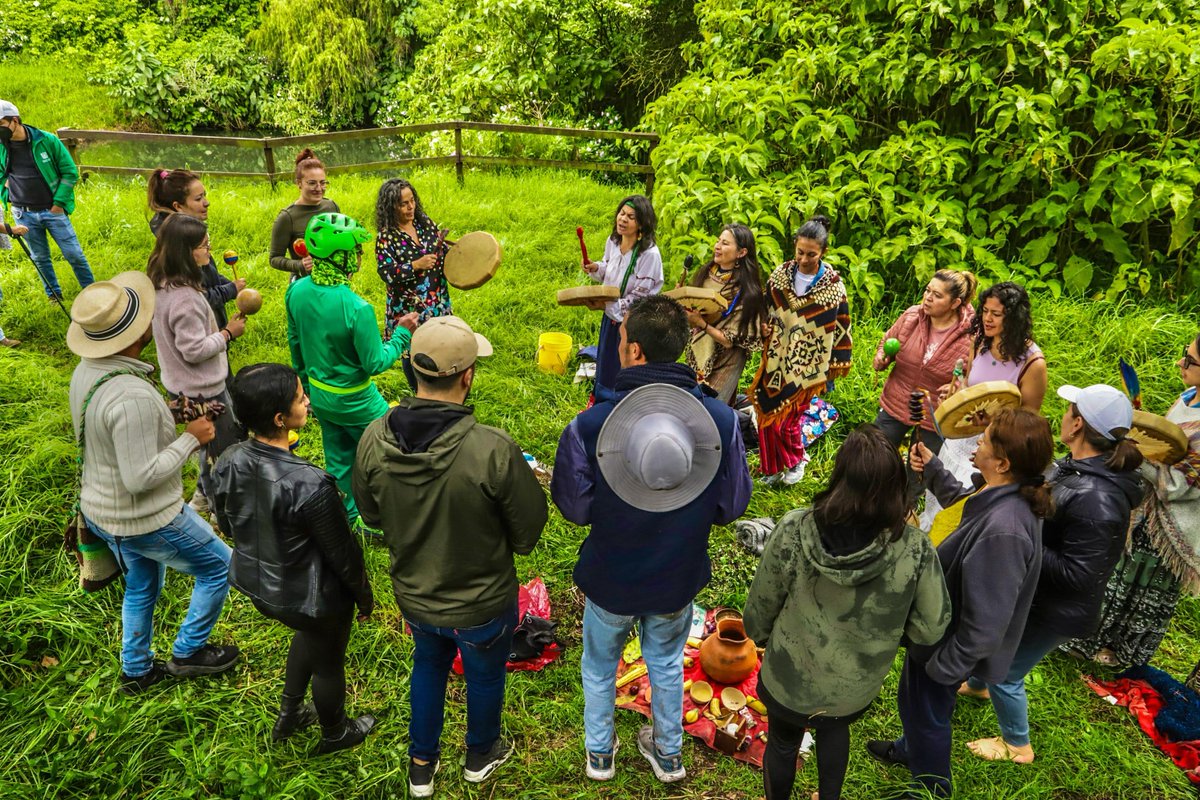 sumandovoces2's tweet photo. L@s invitamos y agradecemos nos ayuden a leer y compartir este artículo sobre la importancia de fomentar una Cultura Solidaria en todos los niveles de la sociedad.
https://t.co/ji1u5F5MMx https://t.co/G1f9NFjhRX