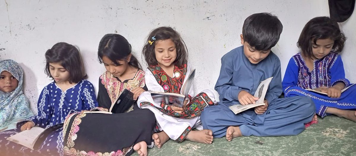 BSAC_org's tweet photo. گام کلاس

چہ بلوچ اسٹوڈنٹس ایکشن کمیٹی ءِ نیمگ ءَ گام کلاس بنگیج کنگ بیتگ ءُ گل ءِ جتائیں ھنکیناں کلاس برجاہ اَنت۔

#گام https://t.co/fCGlOxBBCk