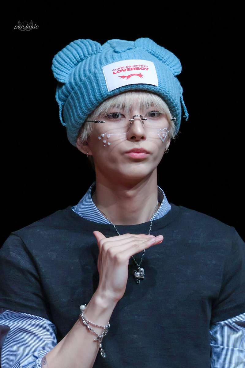 odeluv_'s tweet photo. 250412

🐈‍⬛🩵

#XdinaryHeroes #엑스디너리히어로즈 
#오드 #Ode #오승민 https://t.co/8jPAFfGeDd