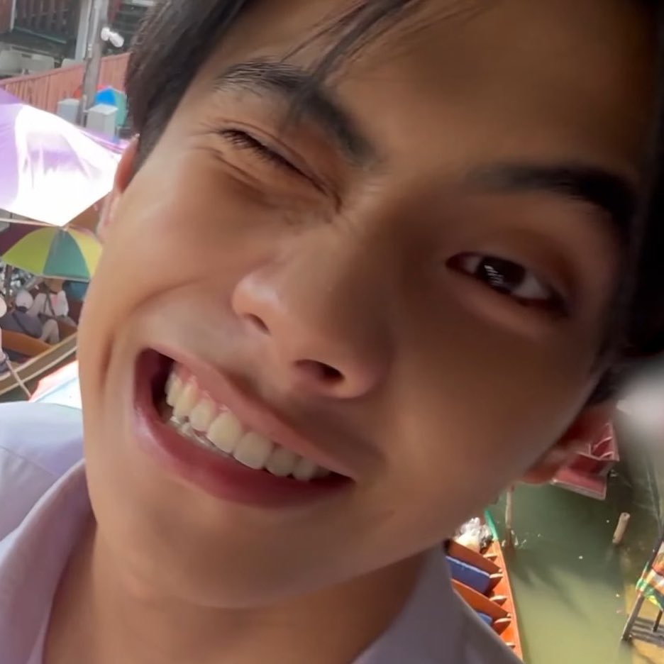 whxtisluve's tweet photo. แมวสายลับ 😼 https://t.co/F9Y5xdqZWd