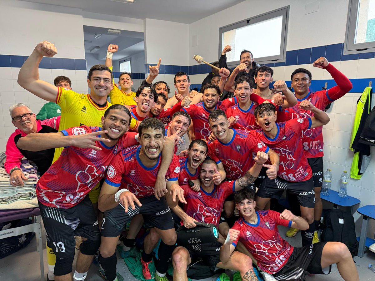 CPVillarrobledo's tweet photo. 🏆 𝐓𝐄𝐌𝐏𝐎𝐑𝐀𝐃𝐀 𝟐4/𝟐5

🕛 FINALLLLLLL/ 1-2

✍️ ¡¡Que grandes sois!! ¡Que orgullosos estamos de vosotros!
+3

¡¡¡Vamos Chavales!!!

#SiempreCP ❤️💙 https://t.co/b1zE42Uamk