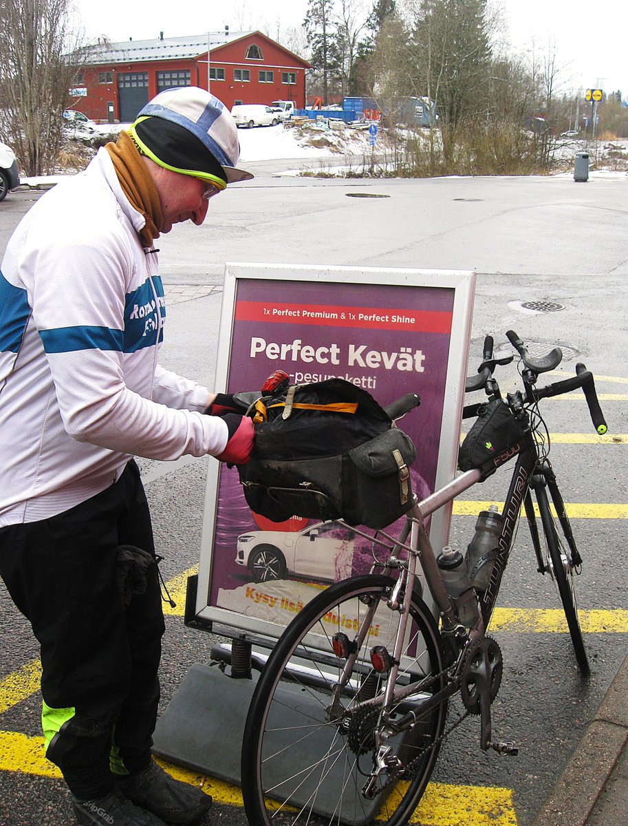 ttvmatti's tweet photo. #Espoo200 #randonneur-polkaisu on varma kevään merkki. @mkpaa on osannut valita tapahtuman ajankohdan aina huolella: 2022 oli vähän märempää, 2024 valkoisempaa, tänään aamu alkoi nollakelillä ennen kevään paluuta :)) 
@RandonneursFi https://t.co/OF5Rq2rO7B
