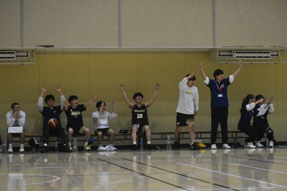 squirrelsbunky0's tweet photo. 【試合結果】
文教○89-61●東京国際
［24-17, 22-15, 19-18, 24-11］

以上の結果で勝利しました。

自分たちのバスケを模索中です💭🌀
文教らしいバスケットができるよう精進していきます🐿🔥

次戦は来週です‼️応援よろしくお願いします👊🏻❤️‍🔥 https://t.co/PtsR99sfOG