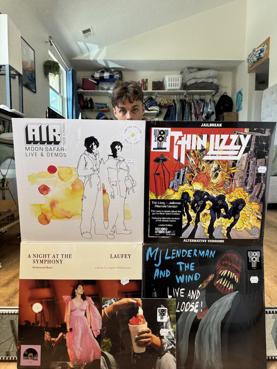 xJoshP's tweet photo. happy record store day ! https://t.co/TGIJcg0aBj