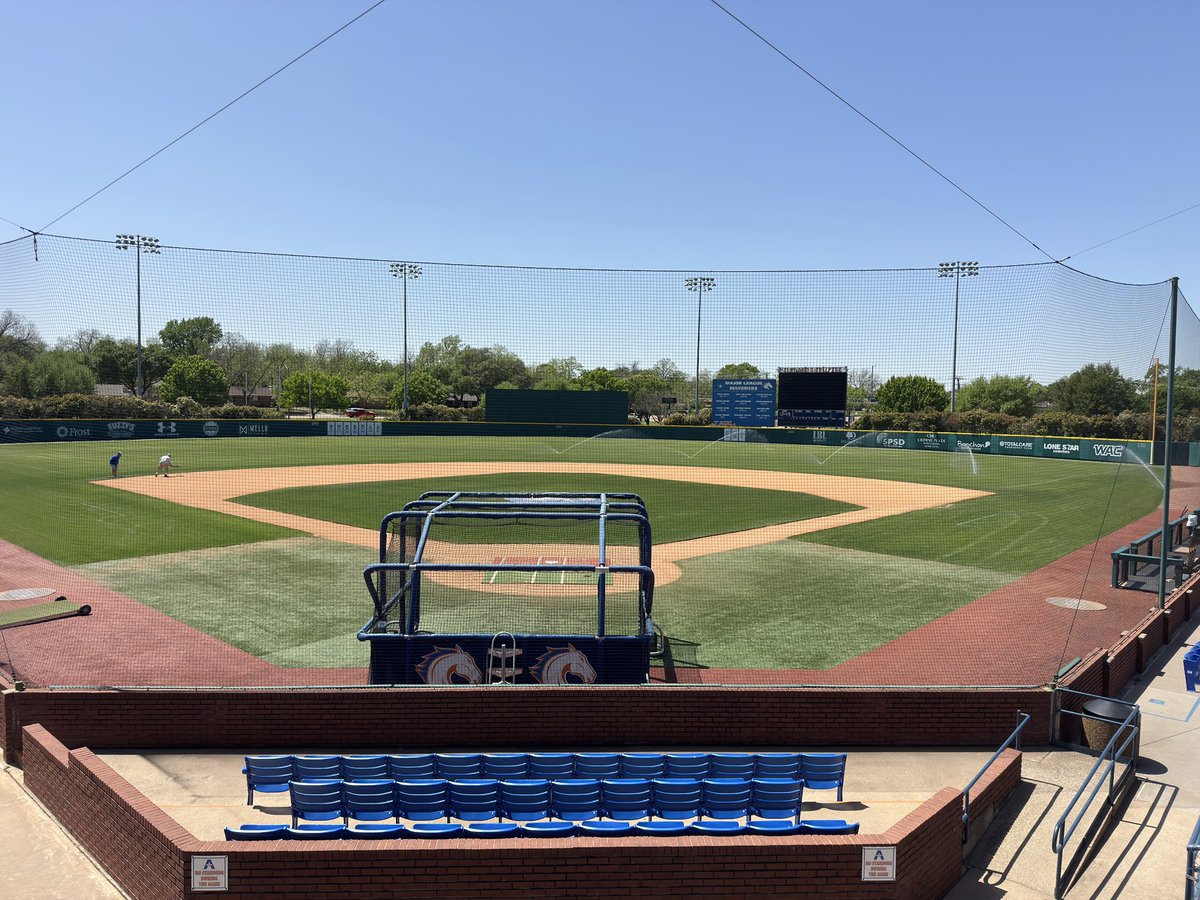 Did some major edge work yesterday with the boys gone for a road series. Now it’s crispier than ever!