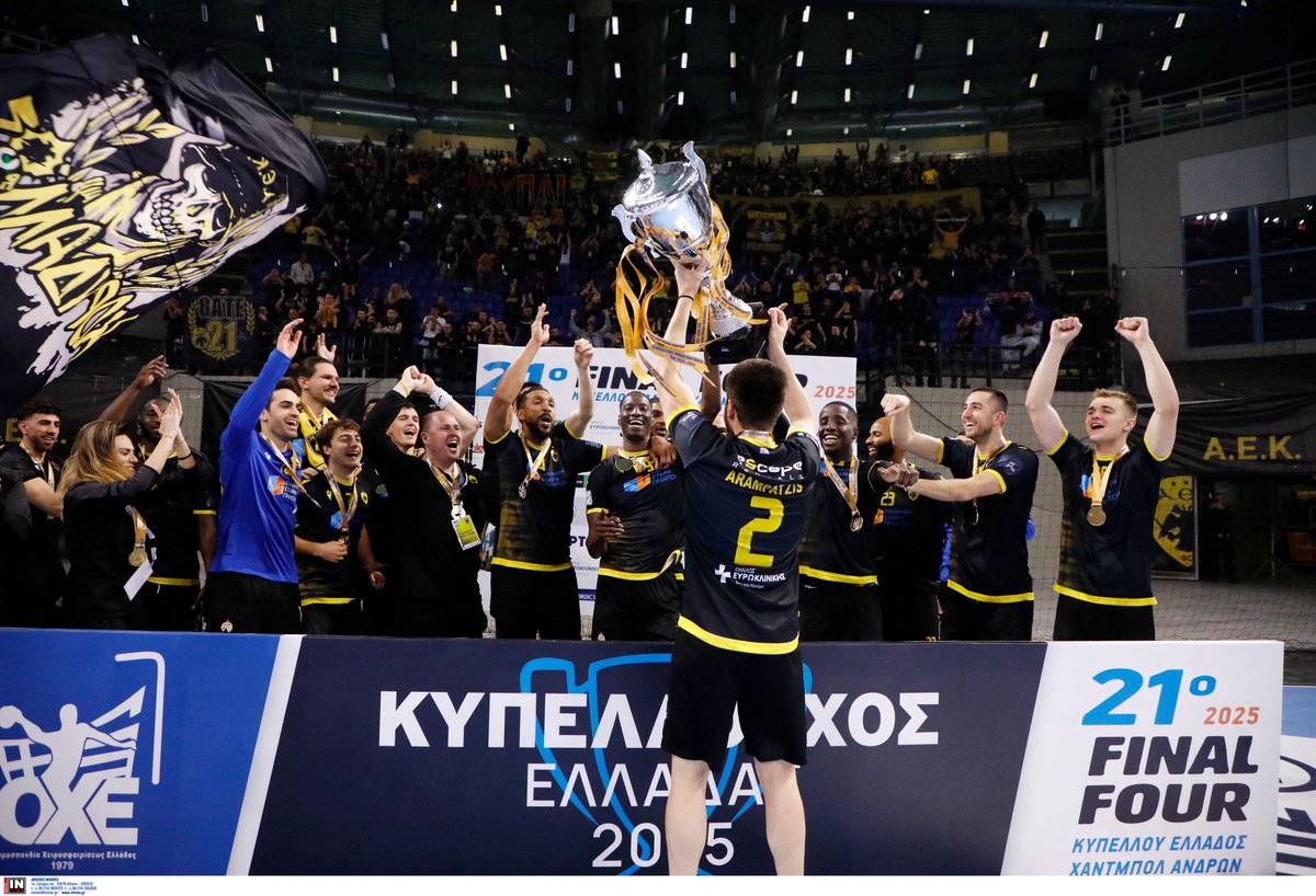 aekbcgr's tweet photo. 👏🏻 Συγχαρητήρια για τη νίκη επί των Βριλησσίων και την κατάκτηση του Κυπέλλου Ελλάδος, στο F4 της SUNEL Arena.

@aek_official 🤾🏼‍♂️💛

Με τις ευχές μας (και) για τα επόμενα τρόπαια! 🟡⚫️

#aekfamily #aekhandball https://t.co/PtVJ8bu14U