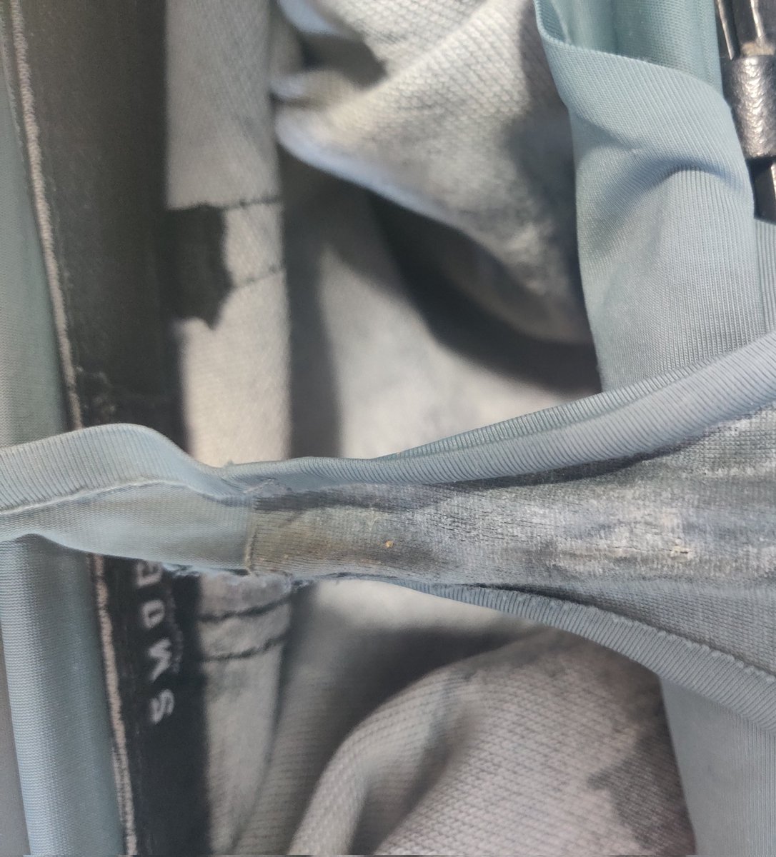 Wer will sauber lecken? 😌

PN und der Tanga gehört dir. 😈

#fart #stinky #usedpanty #dirtypanty #pantyfetish #gassy