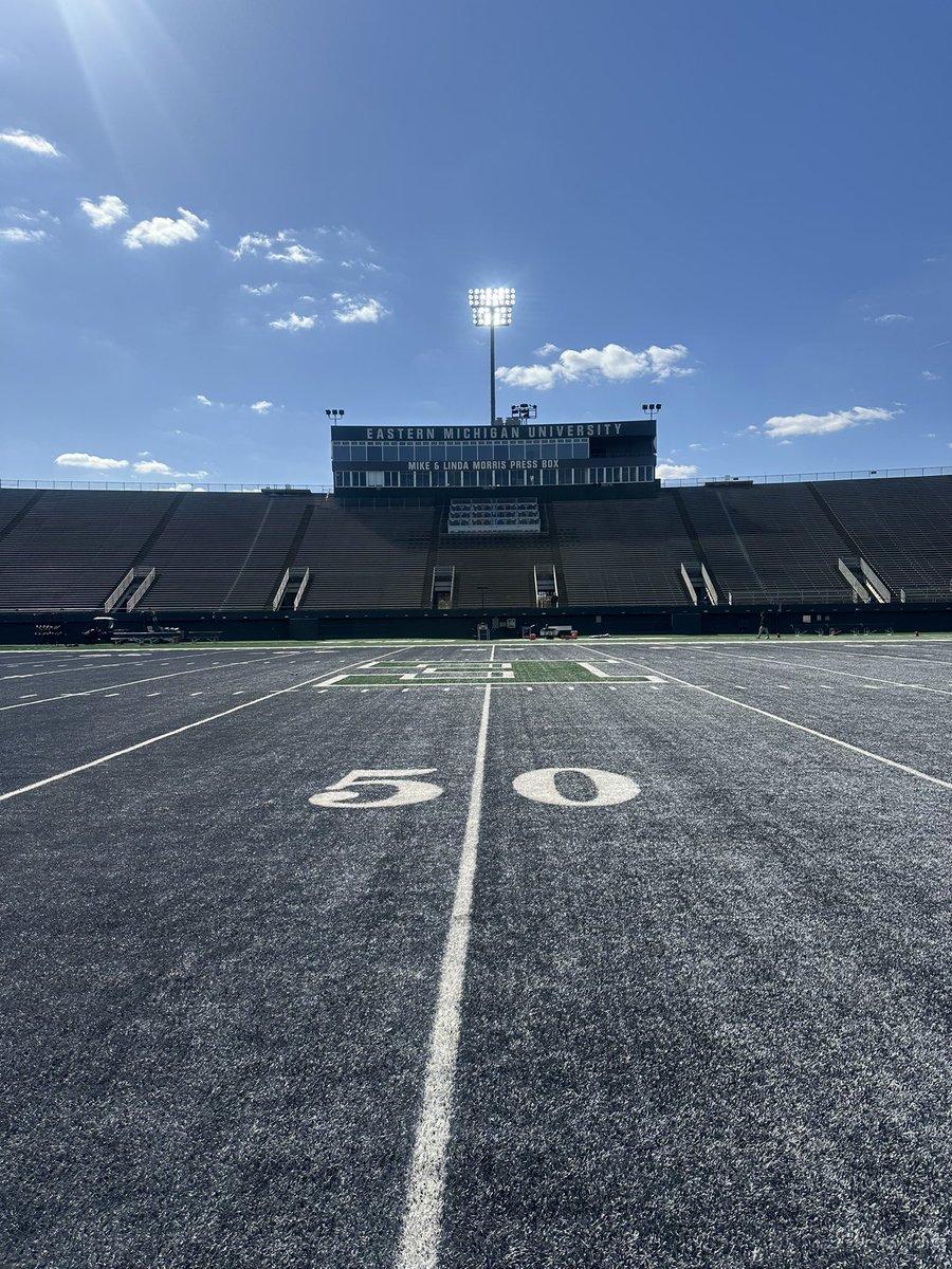 zeem7k's tweet photo. Had a great time up at EMU yesterday!Watching the spring game and seeing the facility thank you for having me @CoachSDugan @EMUFB @Coach_UD1 @Coach_Trizz @courtenay80 https://t.co/1swA1FMb05
