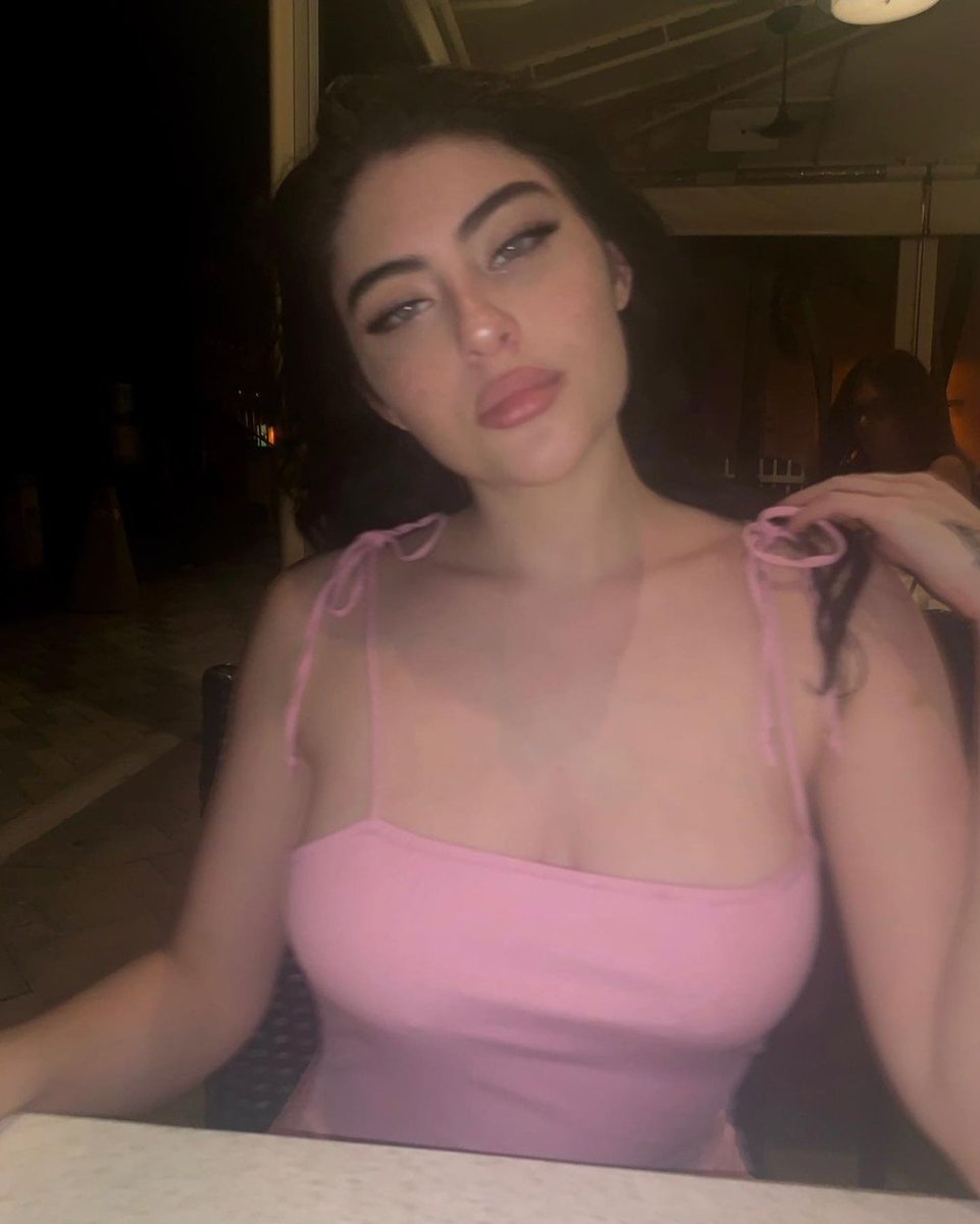 AdamTheVigilant's tweet photo. Il fais très chaud aujourd'hui haha venez raquer pour que je m achète quelque habits d été 🥰 #moneyslaves #soumis #domina https://t.co/uxVwf9ajx7