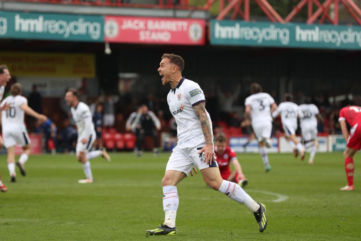 TranmereRovers's tweet photo. 👏 

78 mins: 3-0
FT: 3-3.

#TRFC #SWA https://t.co/AN3FT1lKsz