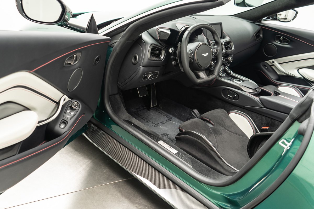 Not your average drop-top. This beast of a V12 Roadster is #218 of just 249 built, finished in Aston Martin Racing Green. Lightweight carbon seats, 590 horses under your right foot, and only 965 miles on the clock. #AstonMartinVantageV12 #TopDown

🔗: bit.ly/4iayhYr