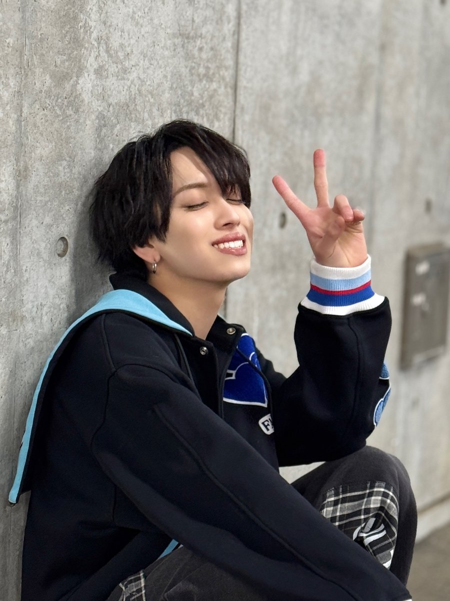 可愛すぎ衣装👕👖🟦

#EIKI #MAZZEL
#まぜジャック 
#MAZZEL_KKG👑 #MAZZEL_RSF