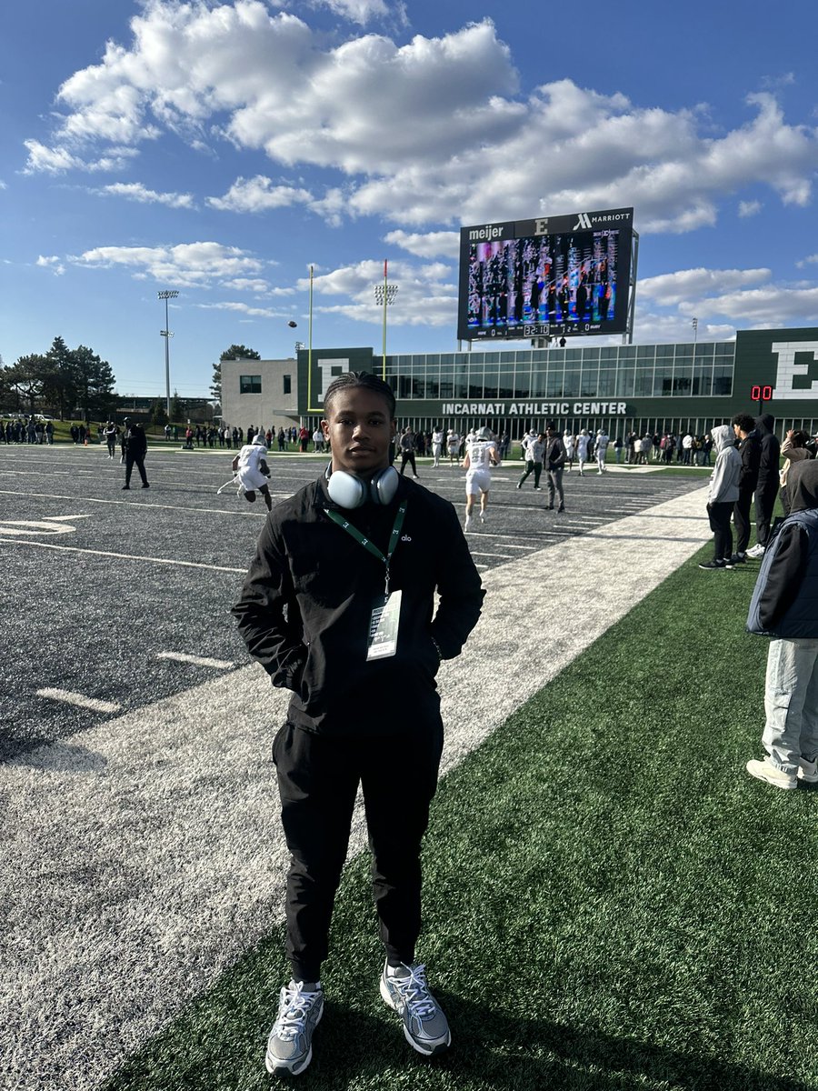 salahrashid3_'s tweet photo. I appreciate eastern michigan for having me for my first visit, i had a great experience. @CoachSDugan @CoachIReed @Coach_UD1 @DELCOFootball https://t.co/SgU2TZC2fG