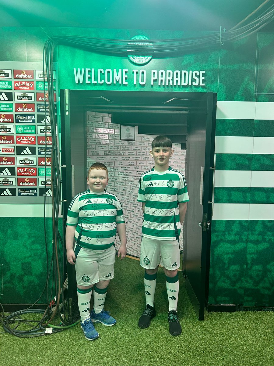 AICSC (@aicsc2014) on Twitter photo A very special day for the 2 Celtic Mascots today.
Riley Murphy from <a href="/CorkNo1csc/">Cork No. 1 Celtic Supporters Club</a>
Oisín Hurley from <a href="/LaoisCSC/">Sliabh Bladhma CSC</a>
A proud day for the families and CSCs of which they represent.
Great stuff bhoys!
🇮🇪🍀 A very special day for the 2 Celtic Mascots today.
Riley Murphy from <a href="/CorkNo1csc/">Cork No. 1 Celtic Supporters Club</a>
Oisín Hurley from <a href="/LaoisCSC/">Sliabh Bladhma CSC</a>
A proud day for the families and CSCs of which they represent.
Great stuff bhoys!
🇮🇪🍀