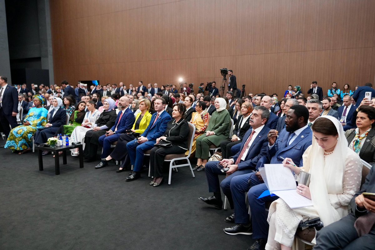 Millî Eğitim Bakanlığı (@tcmeb) on Twitter photo Antalya Diplomasi Forumu’nda “Ayrışan Dünyada Geleceği İnşa Etmek: Eğitimin Dönüştürücü Gücü” Paneli Gerçekleştirildi
Bakan <a href="/Yusuf__Tekin/">Yusuf Tekin</a>: Sayın Cumhurbaşkanımızın çizdiği vizyon çerçevesinde dünyada barışı egemen kılmak için bir iyilik hareketi başlatmak gerektiğine inandık. Antalya Diplomasi Forumu’nda “Ayrışan Dünyada Geleceği İnşa Etmek: Eğitimin Dönüştürücü Gücü” Paneli Gerçekleştirildi
Bakan <a href="/Yusuf__Tekin/">Yusuf Tekin</a>: Sayın Cumhurbaşkanımızın çizdiği vizyon çerçevesinde dünyada barışı egemen kılmak için bir iyilik hareketi başlatmak gerektiğine inandık.