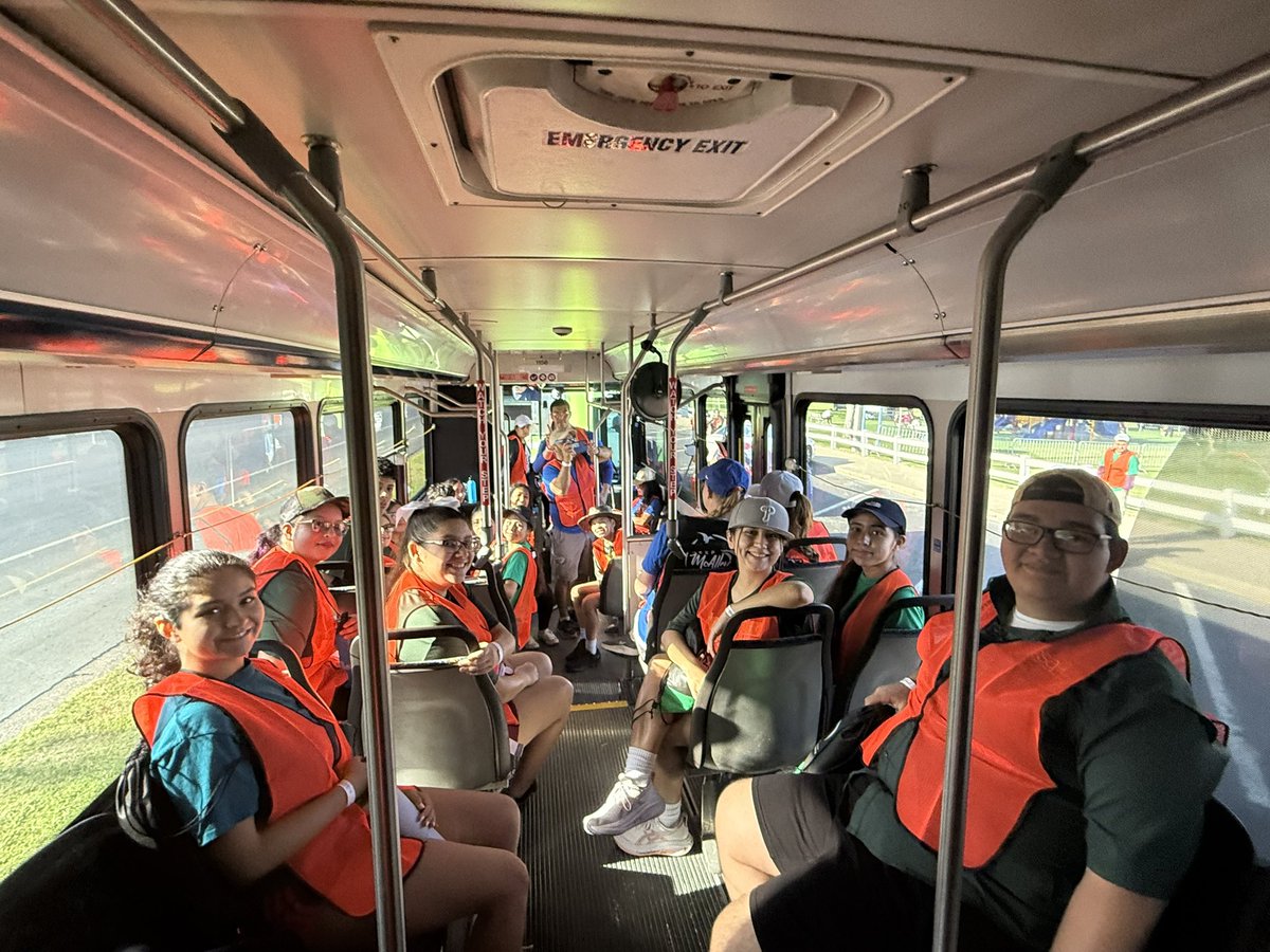 HOSANERD's tweet photo. Rowe HOSA AT THE Keep McAllen Beautiful event giving back to our community !!#HealthcareHeroesInTraining @McAllenISDCTE @McAllenISD @Rowe006 https://t.co/XDIafLtL7g