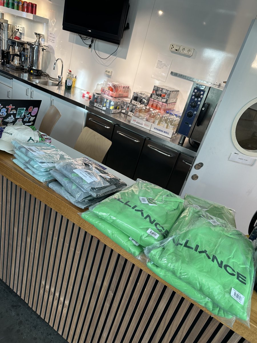 While we wait for the games to start support the boys and drop by the kiosk to get some merch!!🛍️