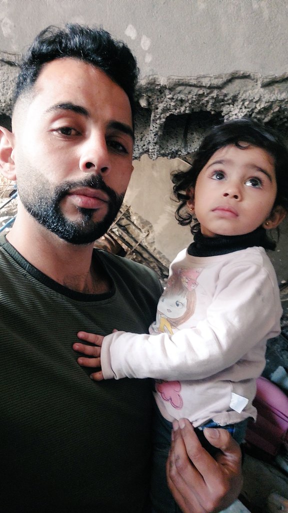 Do they deserve this?
If you see the tweet, retweet it now
Sorry to interrupt your trend with something more important and sensitive in my life, my family and my daughter are still in danger, no safe place, no food, no drink

gofund.me/62281c21