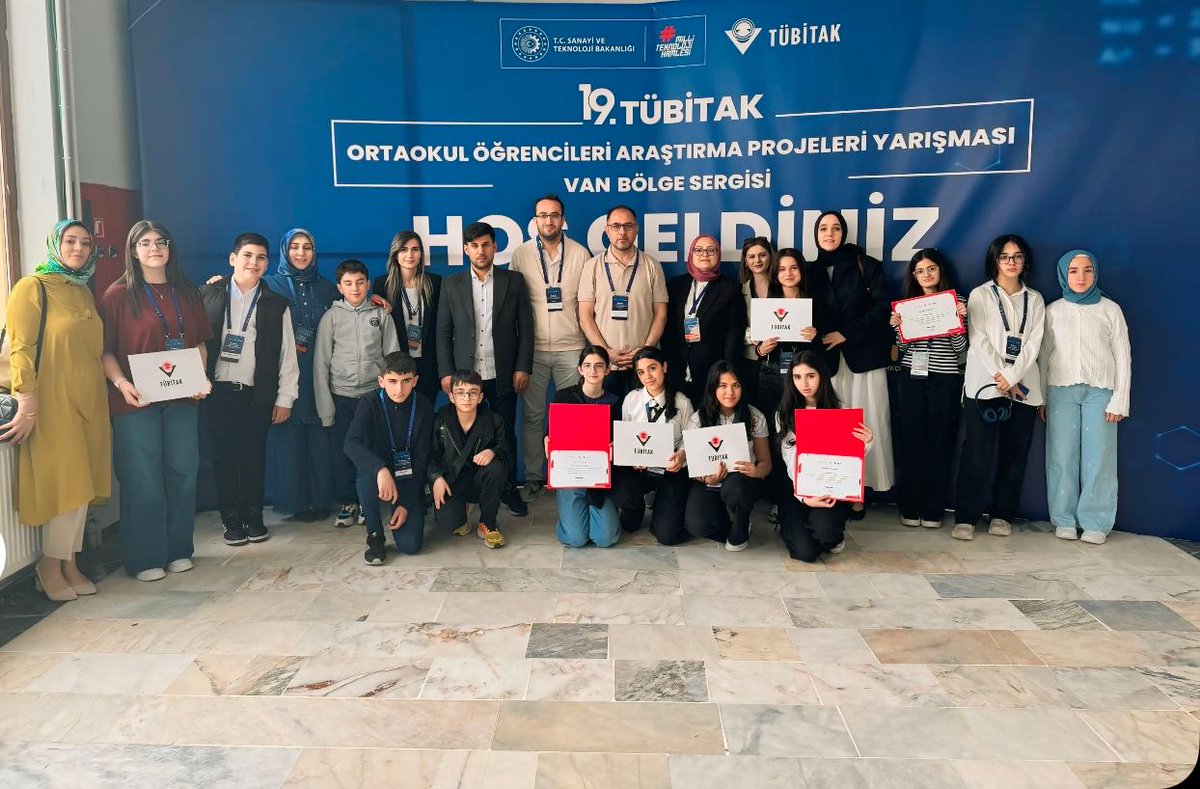 tcagrivaliligi's tweet photo. Van'da düzenlenen 19. Tübitak Ortaokul Öğrencileri Araştırma Projeleri yarışmasında;

🥉 Coğrafya alanında Bölge 3'üncüsü olan öğrencimiz Nazlıcan DURSUN,
 🥉 Biyoloji alanında Bölge 3'üncüsü olan öğrencilerimiz Simay İLDENİZ ve Meryem Zümra AYDEMİR,
🥈 Tarih alanında Bölge 2'incisi olan öğrencimiz Fatma Bengisu KAYA,
🥇 Değerler Eğitimi alanında Bölge 1'incisi ve aynı zamanda Türkiye Finallerine katılacak olan öğrencilerimiz Dua Visal GÖKÇE,  Elif PEKİNCE ve Selvi Melek ARAS'ı tebrik ederiz.

Başarılarınız daim olsun.👏👏👏