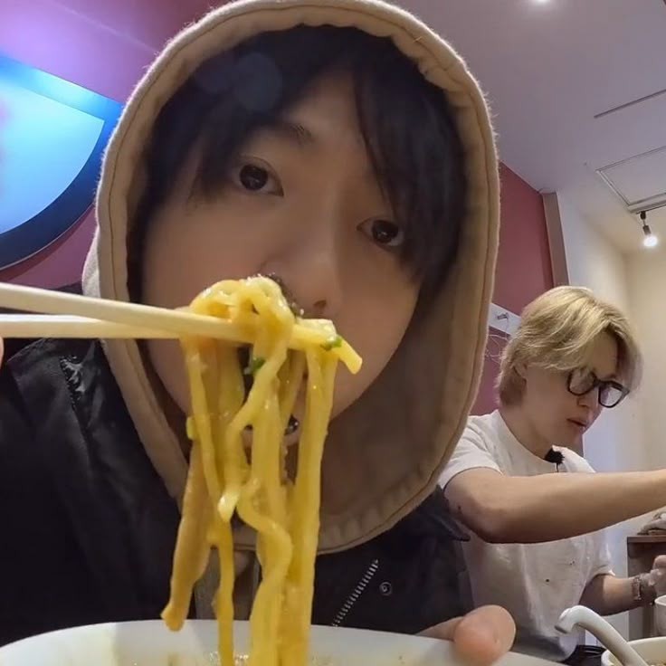 cherrrychim's tweet photo. Buldak noodles and me are bffs #miaeats https://t.co/xNYeleM1V8