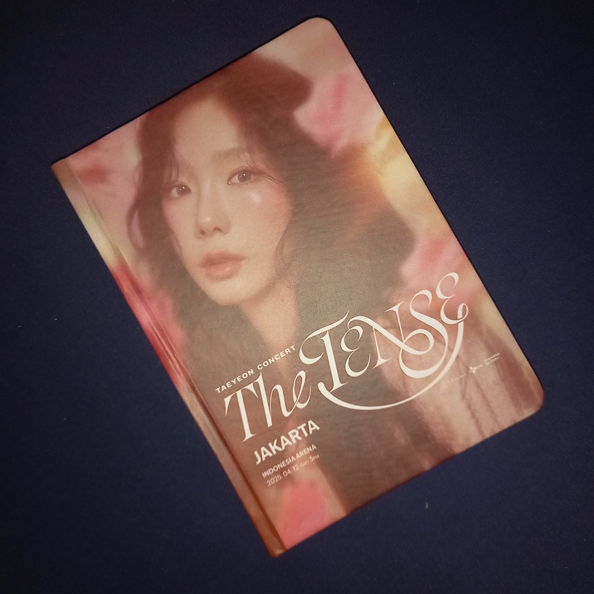 taengo11's tweet photo. Pemegang tiket Envy You konser Taeyeon the Tense Jakarta dapet souvenir notebook / buku catatan dgn cover poster konser 😁 https://t.co/fJ2oPltZeD