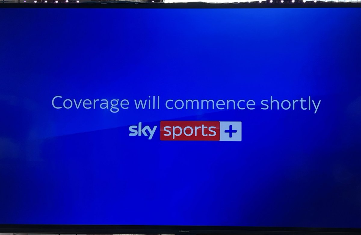 Anyone else getting interference/picture breaking up whist watching <a href="/thundernetball/">Manchester Thunder Netball</a> v <a href="/RhinosNetballSL/">NIC Leeds Rhinos Netball</a> on YouTube?? <a href="/SkyNetball/">Sky Sports Netball</a> #nsl2025